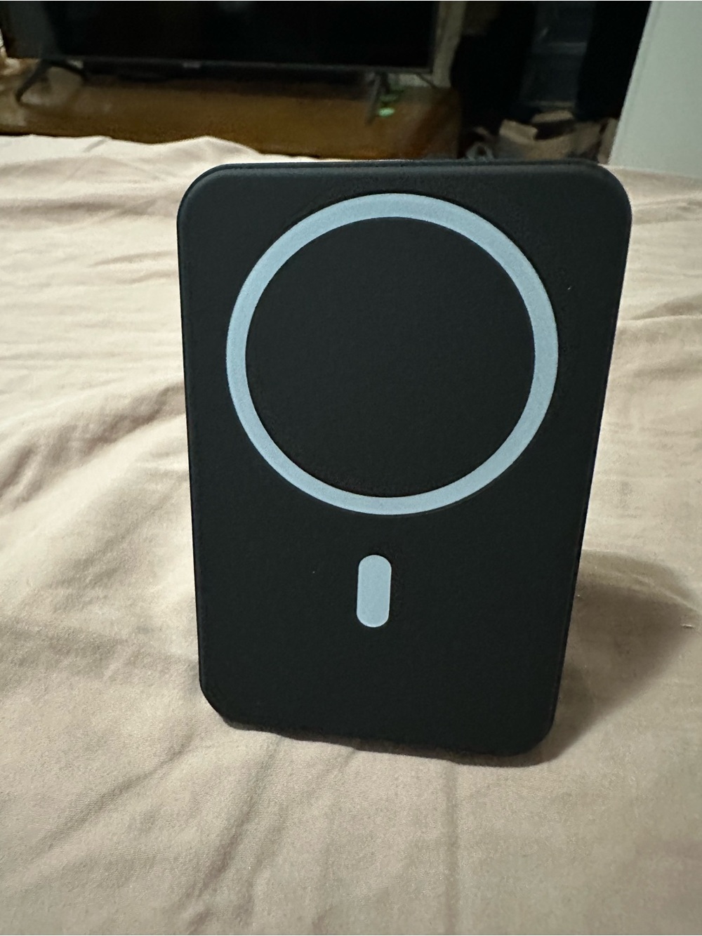 Magnetic Wireless Charger Stand in Black with Light Gray Ring